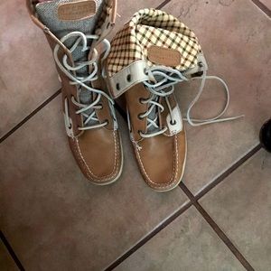 Super cute size 8 sperrys boots